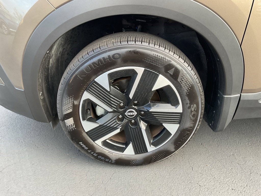 Used 2026 Nissan Kicks SR AWD/4WD image 9