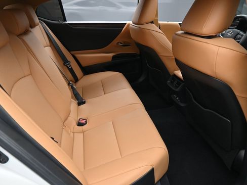 Used 2025 Lexus ES 350 w/ Premium Package image 32