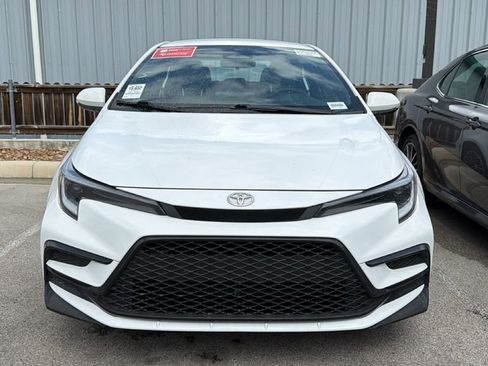 Used 2025 Toyota Corolla SE image 2