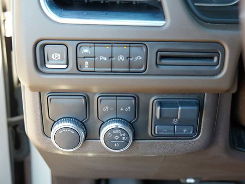 Used 2021 GMC Yukon XL SLT w/ SLT Luxury Plus Package image 18