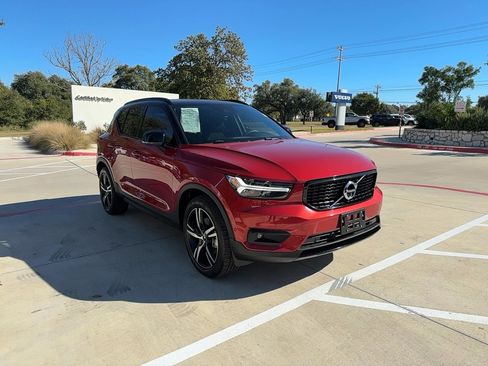 Used 2019 Volvo XC40 T5 R-Design image 7