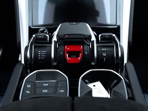 Used 2024 Lamborghini Urus S image 29