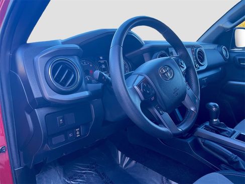 Used 2023 Toyota Tacoma TRD Off-Road image 9