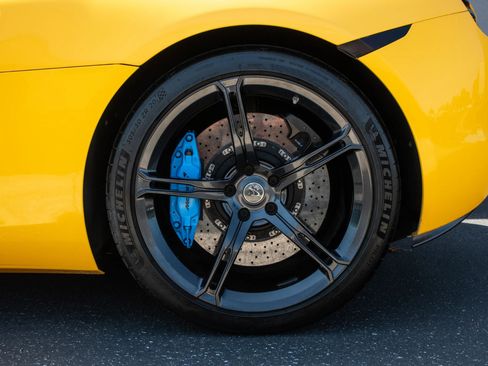 Used 2015 McLaren 650S Spider image 35