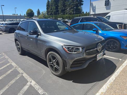 Used 2021 Mercedes-Benz GLC 300 4MATIC image 3
