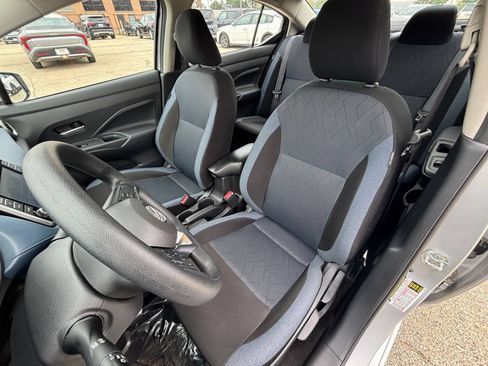 Used 2025 Nissan Versa SV FWD image 33