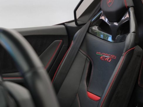 Used 2021 Lamborghini Huracan EVO RWD image 16