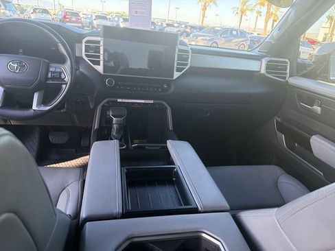 Used 2025 Toyota Tundra Limited AWD/4WD image 14