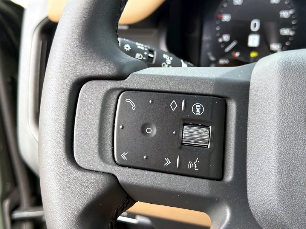 New 2026 Land Rover Defender 110 X-Dynamic SE AWD/4WD image 31