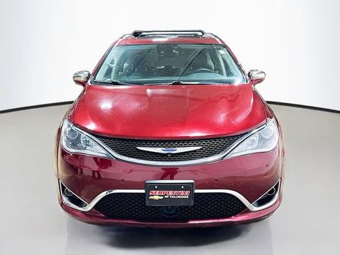 Used 2018 Chrysler Pacifica Limited w/ Advanced Safetytec Group FWD image 3