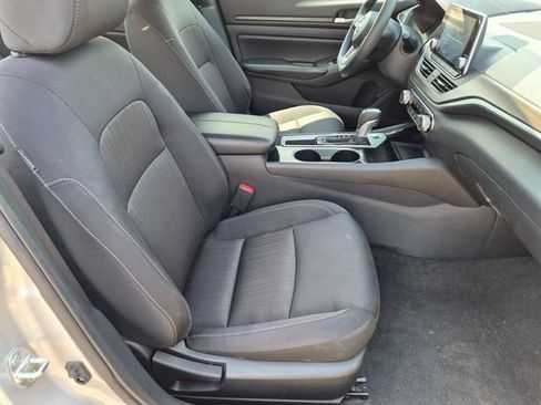 Used 2024 Nissan Altima 2.5 SV FWD image 28