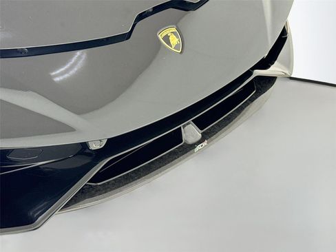 Used 2018 Lamborghini Huracan Performante AWD/4WD image 36