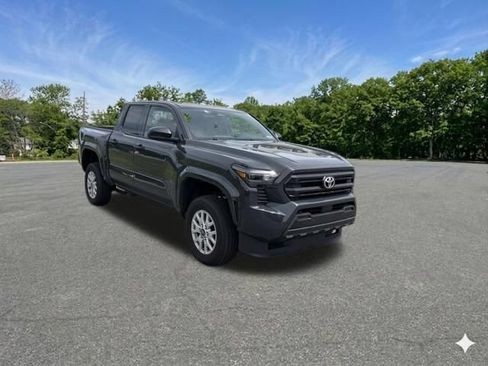 Used 2025 Toyota Tacoma SR w/ SR Upgrade Package AWD/4WD image 4