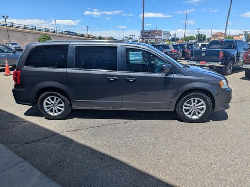 Used 2019 Dodge Grand Caravan SXT FWD image 6