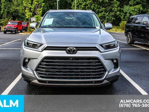 Used 2024 Toyota Grand Highlander AWD image 10