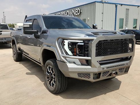 Used 2024 GMC Sierra 2500 Denali Ultimate w/ Max Trailering Package AWD/4WD image 4
