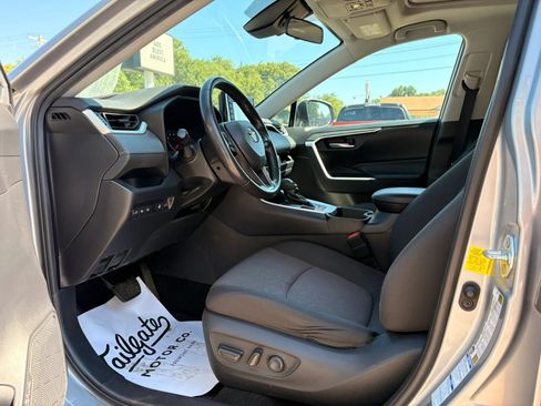 Used 2019 Toyota RAV4 XLE w/ Convenience Package AWD/4WD image 17