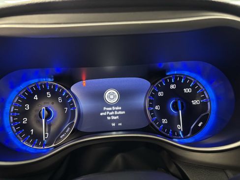 New 2027 Chrysler Pacifica Limited FWD image 13