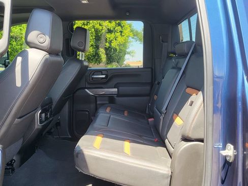 Used 2022 GMC Sierra 2500 AT4 w/ AT4 Premium Plus Package AWD/4WD image 23