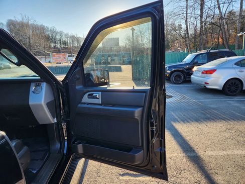 Used 2010 Ford Expedition Limited image 17