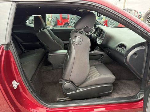 Used 2018 Dodge Challenger SXT image 17