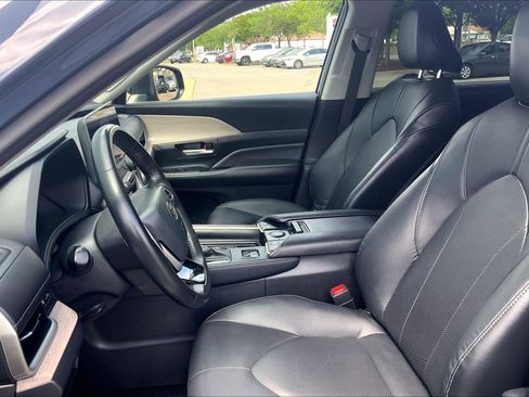 Used 2024 Toyota Grand Highlander AWD image 29
