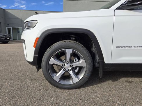 New 2026 Jeep Grand Cherokee Limited w/ Luxury Tech Group II AWD/4WD image 5