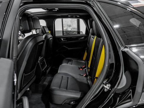 Used 2023 Porsche Cayenne image 45