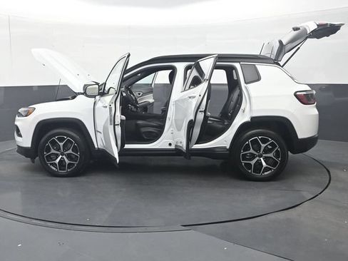 Used 2025 Jeep Compass Limited AWD/4WD image 38
