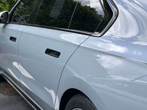 Used 2023 BMW 740i w/ Parking Assistance Package RWD image 9