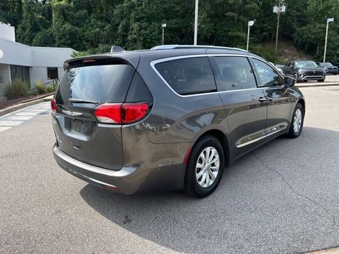 Used 2019 Chrysler Pacifica Touring-L w/ Advanced Safetytec Group FWD image 3