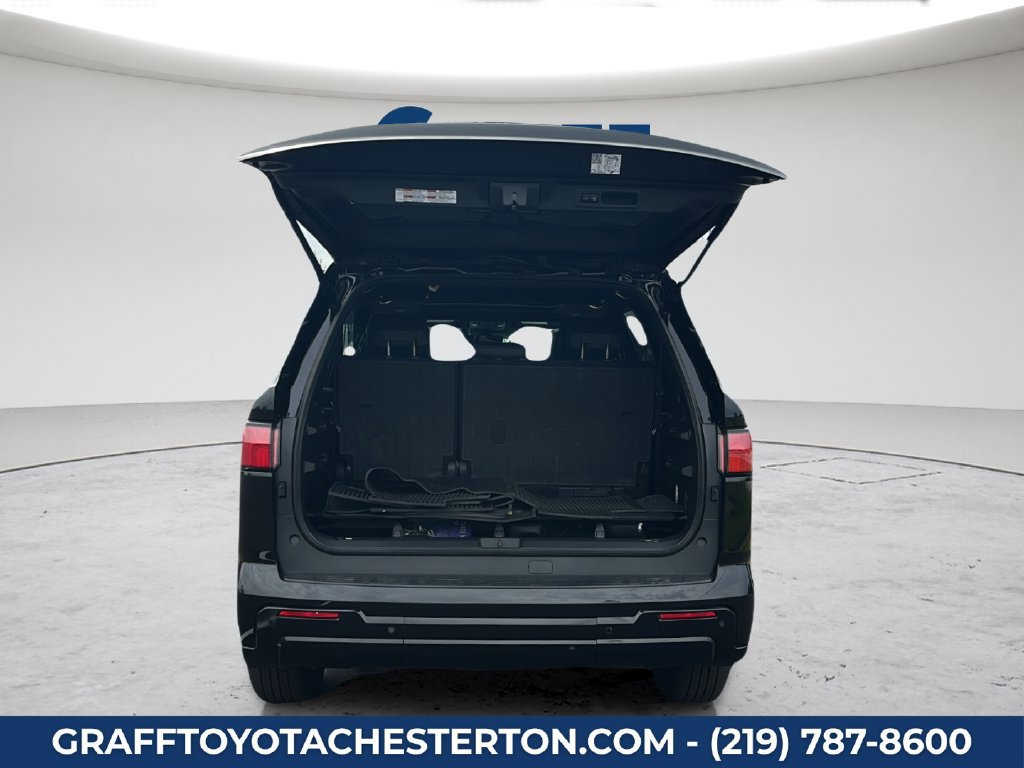 Used 2023 Toyota Sequoia Platinum AWD/4WD image 16