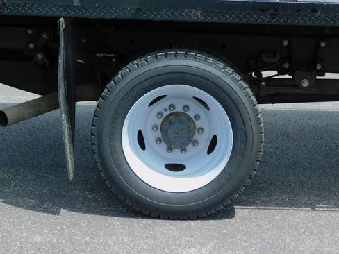 Used 2022 Ford F550 4x4 Crew Cab Super Duty w/ Power Equipment Group image 10