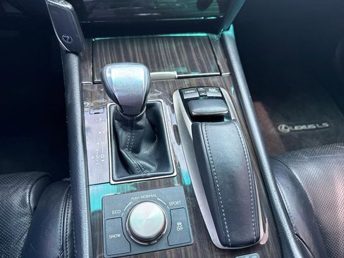 Used 2013 Lexus LS 460 L w/ Preferred Accessory Package RWD image 25
