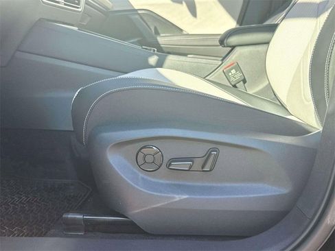 New 2026 Volkswagen Tiguan SE FWD image 11