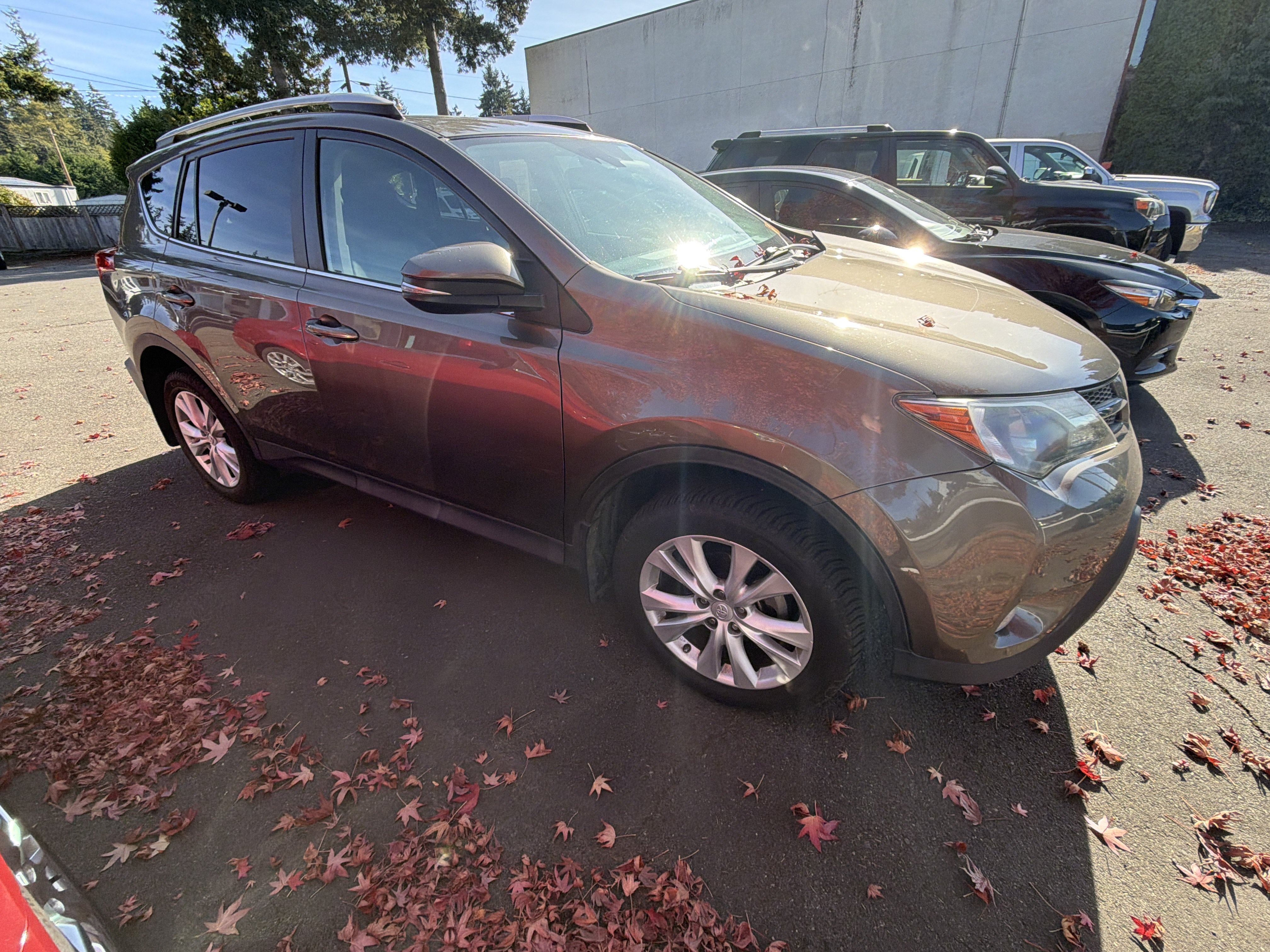 Used 2014 Toyota RAV4 Limited w/ Technology Package AWD/4WD image 3