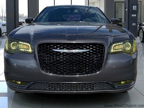 Used 2019 Chrysler 300 S image 8