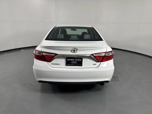 Used 2017 Toyota Camry SE FWD image 6