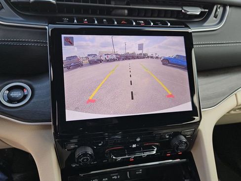 New 2025 Jeep Grand Cherokee Limited image 16