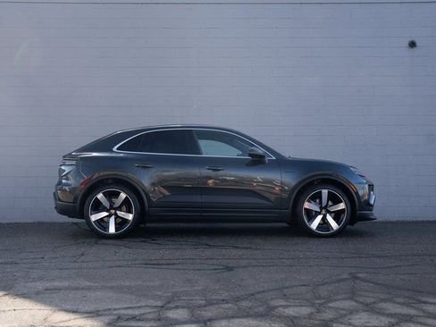 New 2026 Porsche Macan 4 Electric image 8