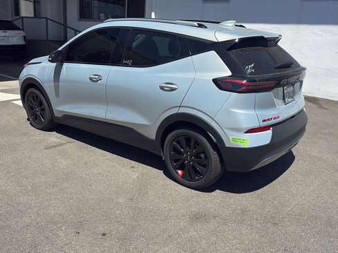 Used 2023 Chevrolet Bolt EUV LT w/ Convenience Package FWD image 6