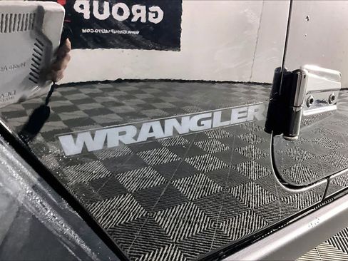 Used 2016 Jeep Wrangler Unlimited Sahara AWD/4WD image 28
