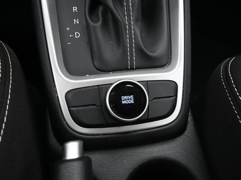 Used 2025 Hyundai Venue SEL FWD image 23
