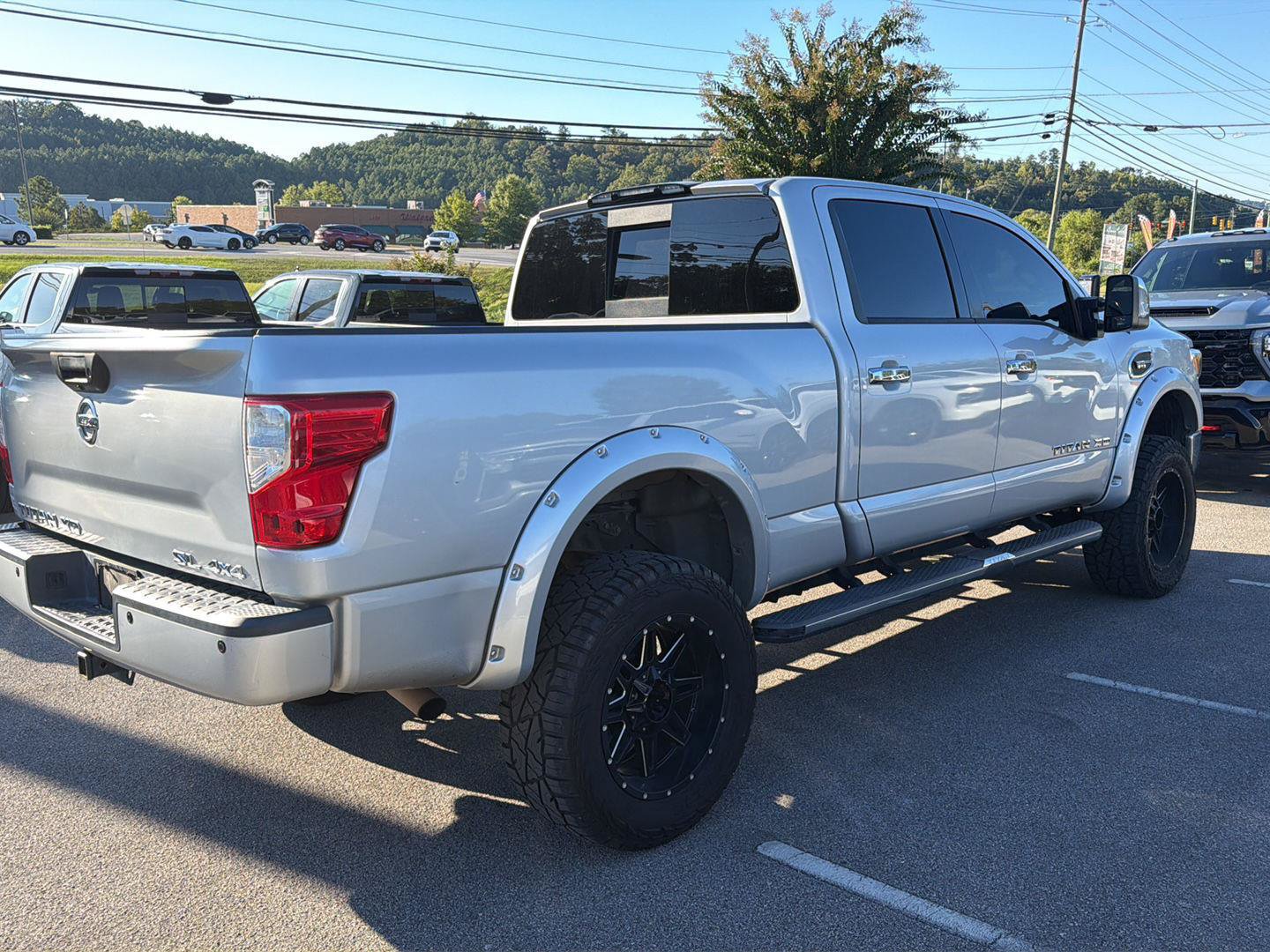 Used 2017 Nissan Titan SL AWD/4WD image 3