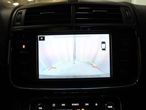 Used 2017 Lincoln Continental Select w/ Climate Package AWD/4WD image 4