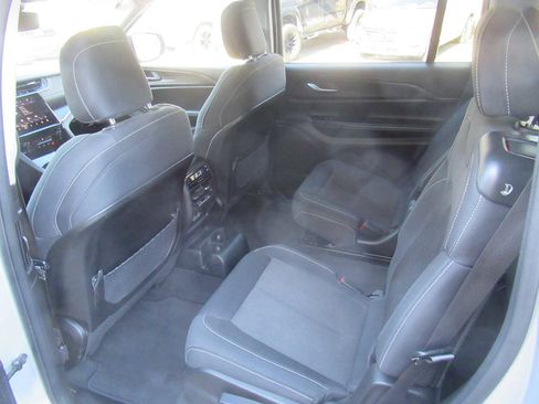 Used 2023 Jeep Grand Cherokee L Laredo image 37