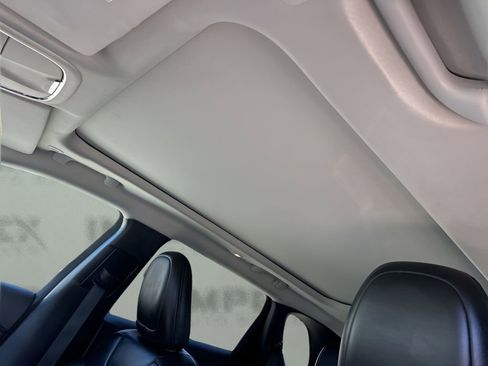 Used 2022 Jeep Cherokee Latitude w/ Sun & Sound Group image 10