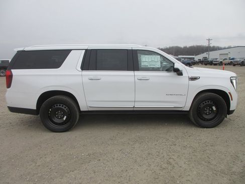 New 2026 GMC Yukon XL Denali image 3
