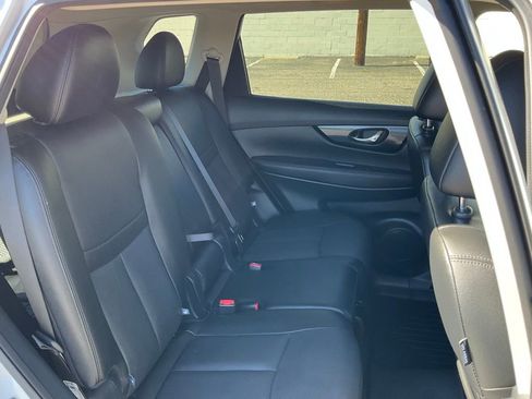 Used 2020 Nissan Rogue SL w/ Premium Package image 25