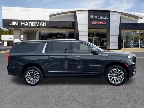 Used 2023 GMC Yukon XL Denali Ultimate w/ LPO, Floor Liner Package AWD/4WD image 8